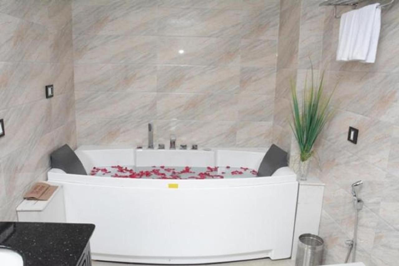 Hotel Atithi Guwahati Eksteriør billede